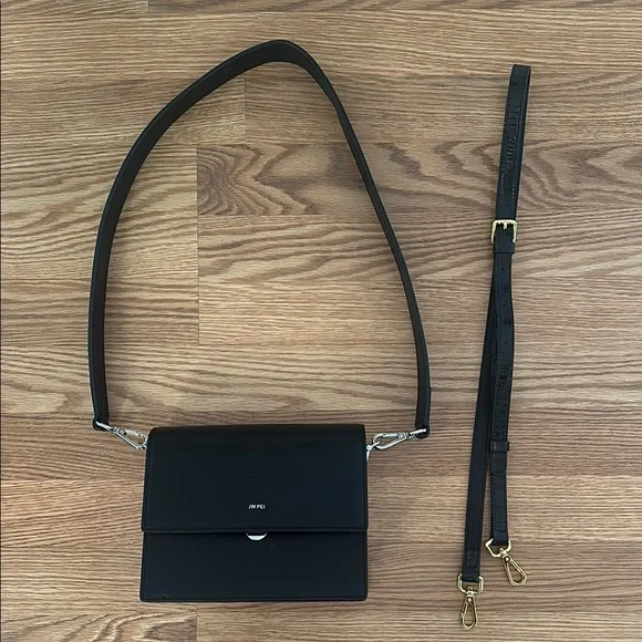 Elegant Black Crossbody Bag - Picture 1 of 4